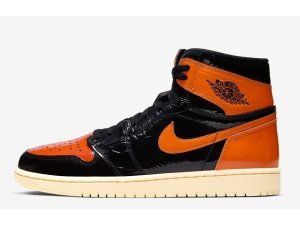 Nike Air Jordan 1 Naranja y Negras
