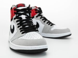 Nike Air Jordan 1 Retro High Smoke Grey Red