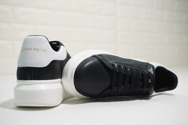 Alexander MCQueen Sole Negras Blancas - Imagen 4