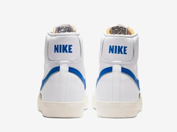 Nike Blazer Mid 77 Vintage Blancas Logo Azul - Imagen 5