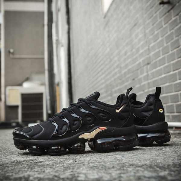 Nike Air Vapormax Plus Tn Black Gold - Imagen 5