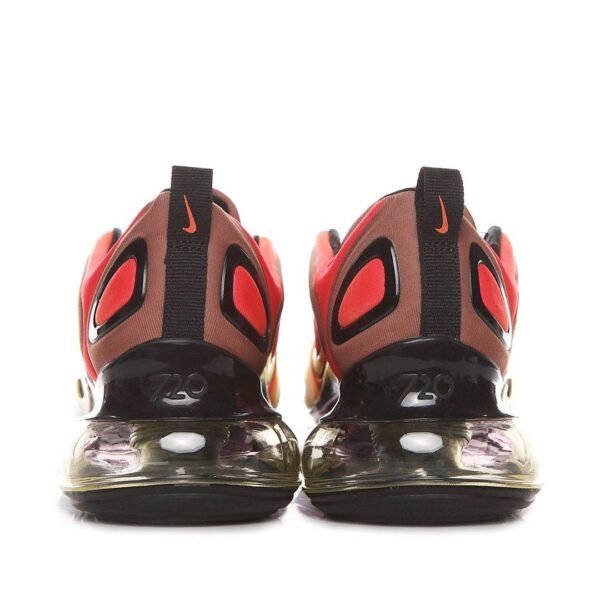 NIKE AIR MAX 720 DORADAS - Imagen 5