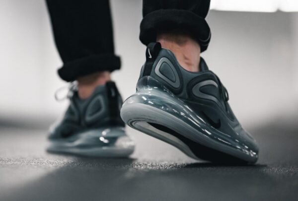 NIKE AIR MAX 720 Grises - Imagen 6