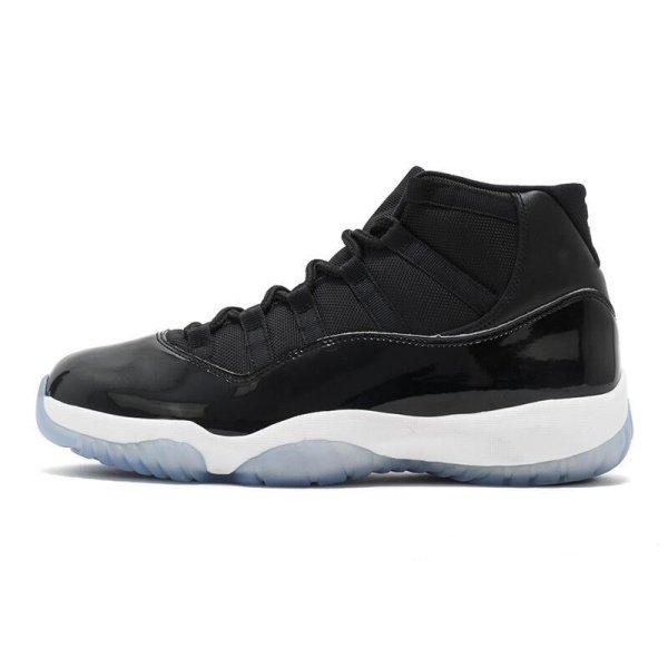 Nike Air Jordan 11 Negras (suela azul)