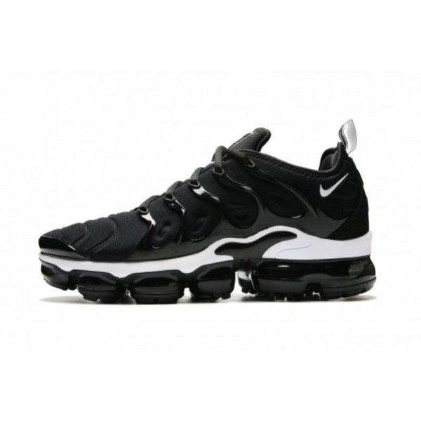Nike Air Vapormax Plus Negras Blancas