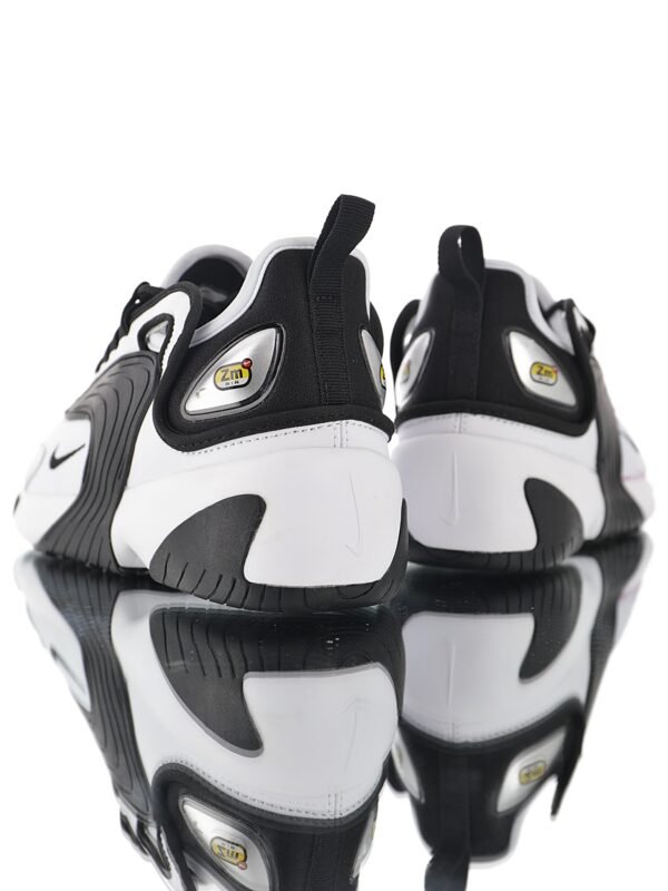 Nike Zoom 2k blancas y negras - Imagen 3